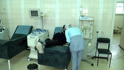 У Житомирі працівники місцевого ФК "Полісся" разом із тренером команди прийшли здавати кров У Житомирі працівники місцевого ФК "Полісся" разом із тренером команди прийшли здавати кров