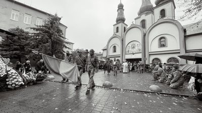 У Мукачеві попрощалися із полеглим захисником Павлом Петахом