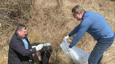 Працівники Дністровського БУВРу поприбирали сміття поблизу водойм і дамб Івано-Франківщини