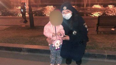 Харківські патрульні розшукали дитину, яка загубилась у саду Шевченка