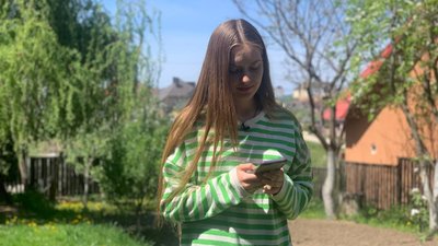 Дружина бійця з Тернопільщини бере участь в акції на підтримку військових з "Азовсталі" Дружина бійця з Тернопільщини бере участь в акції на підтримку військових з "Азовсталі"