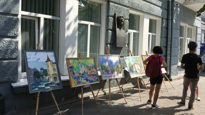 До Житомира завітали учасники V Міжнародного мистецького пленеру "Кращий художник" До Житомира завітали учасники V Міжнародного мистецького пленеру "Кращий художник"