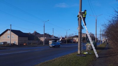 У Луцьку на вулиці Дубнівській встановили камеру для виявлення порушників сміття У Луцьку на вулиці Дубнівській встановили камеру для виявлення порушників сміття