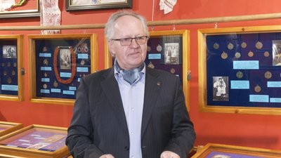 У Запоріжжі відкрилася виставка "Дукачі і прикраси козацького сходу" У Запоріжжі відкрилася виставка "Дукачі і прикраси козацького сходу"