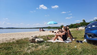 На Тернопільщині жителі громади облаштовують пляж На Тернопільщині жителі громади облаштовують пляж