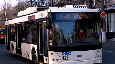 У Кропивницькому обмежили кількість пасажирів у громадському транспорті