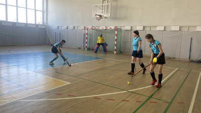 У Сумах стартував чемпіонат України з
індорхокею серед дівчат