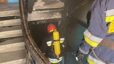 У Львові рятувальники витягли з задимленого будинку 6 людей, з них 4 дітей