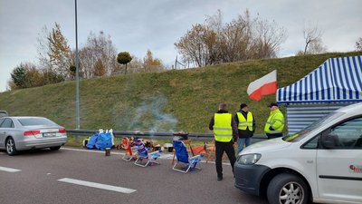 Протест польських перевізників. Репортаж із заблокованого пункту пропуску на Львівщині Протест польських перевізників. Репортаж із заблокованого пункту пропуску на Львівщині