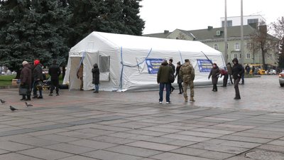 У Рівному відкрили перший пункт обігріву на вулиці. Як працюватиме та скільки таких буде У Рівному відкрили перший пункт обігріву на вулиці. Як працюватиме та скільки таких буде