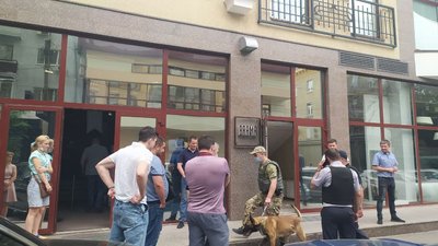 У Харкові евакуювали бізнес-центр через повідомлення про мінування У Харкові евакуювали бізнес-центр через повідомлення про мінування