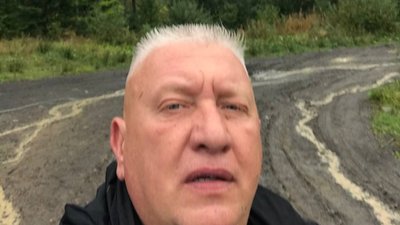 Волонтер з Тернополя Василь Конько у Карпатах збирає гриби для військових Волонтер з Тернополя Василь Конько у Карпатах збирає гриби для військових
