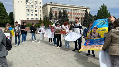 "Плач не дав свободи ще нікому": на Черкащині провели акцію на підтримку військовополонених "Плач не дав свободи ще нікому": на Черкащині провели акцію на підтримку військовополонених
