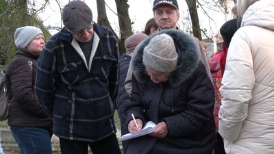Вирубка дерев для будівництва автобусної стоянки: що кажуть рівняни та влада Вирубка дерев для будівництва автобусної стоянки: що кажуть рівняни та влада