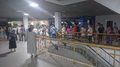 Черги біля центру вакцинації: у Полтаві розпочали масово щеплювати препаратом Pfizer