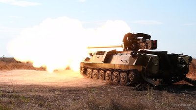 Бійці з Вінниччини перетворили захоплену російську техніку на самохідну гармату Бійці з Вінниччини перетворили захоплену російську техніку на самохідну гармату