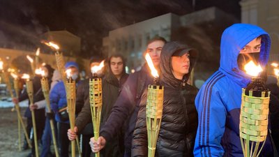 Смолоскипна хода пам'яті героїв Крут у Вінниці — 2021 Смолоскипна хода пам'яті героїв Крут у Вінниці — 2021