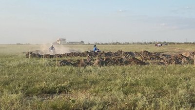 Всеукраїнський фестиваль "Буря в пустелі": на Херсонщину приїхали 150 екіпажів з різних областей Всеукраїнський фестиваль "Буря в пустелі": на Херсонщину приїхали 150 екіпажів з різних областей