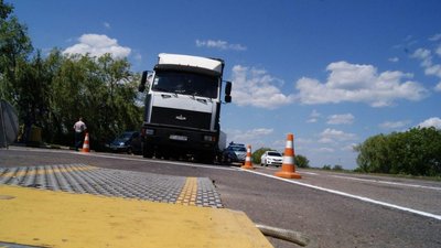 На в’їздах до Чернігова хочуть встановити вагові комплекси: чи врятує це асфальт?