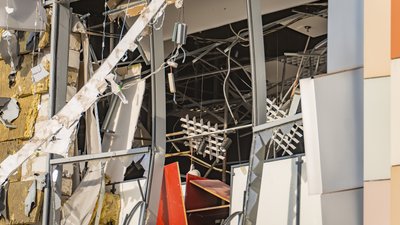 Як виглядають місця ракетних ударів по Дніпру на 5 день після атаки: фоторепортаж Як виглядають місця ракетних ударів по Дніпру на 5 день після атаки: фоторепортаж
