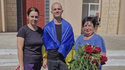 Звільненого з полону Антона Чорного зустріли у Хоменках
