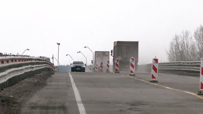 Біля Чернігова відкрили міст через Десну: рух дозволили усім видам транспорту Біля Чернігова відкрили міст через Десну: рух дозволили усім видам транспорту
