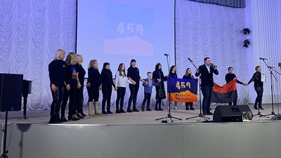 У Полтаві волонтери зібрали понад 100 тисяч для ЗСУ У Полтаві волонтери зібрали понад 100 тисяч для ЗСУ