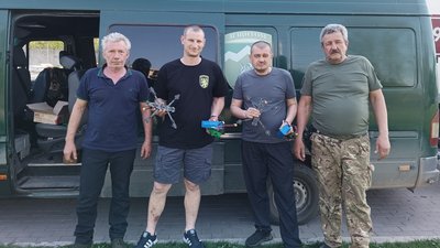 буковинець Юрій Іленчук волонтерить буковинець Юрій Іленчук волонтерить