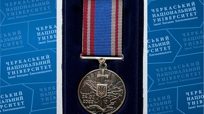 "Незламним героям російсько-української війни": черкаську студентку відзначили медаллю "Незламним героям російсько-української війни": черкаську студентку відзначили медаллю
