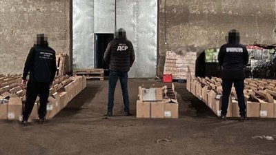 Львівські прокурори вилучили контрафактні сигарети на сумму близько 18 млн грн Львівські прокурори вилучили контрафактні сигарети на сумму близько 18 млн грн