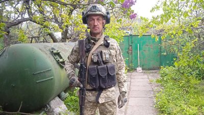 “Я дивувався його стійкості”: рідні та побратими Анатолія Репея з Вінниччини поділилися спогадами про оборонця “Я дивувався його стійкості”: рідні та побратими Анатолія Репея з Вінниччини поділилися спогадами про оборонця
