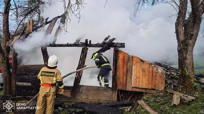 На Закарпатті під час пожежі врятували жінку 1946 року народження