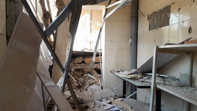 Артснаряди та КАБи: у Херсоні внаслідок влучань снарядів РФ зруйнований Центр позашкільної роботи Артснаряди та КАБи: у Херсоні внаслідок влучань снарядів РФ зруйнований Центр позашкільної роботи