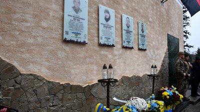 У Рогатині відкрили анотаційні дошки чотирьом полеглим бійцям У Рогатині відкрили анотаційні дошки чотирьом полеглим бійцям