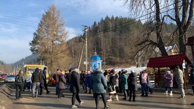 Жителі Верхнього Ясенова перекривали дорогу - хочуть у Верховинську ОТГ Жителі Верхнього Ясенова перекривали дорогу - хочуть у Верховинську ОТГ