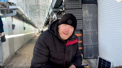 "Трусило, летіли уламки". Що розповідають продавці з ринку у Слов'янську після удару дрона вранці у неділю "Трусило, летіли уламки". Що розповідають продавці з ринку у Слов'янську після удару дрона вранці у неділю