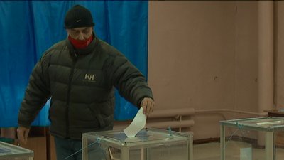 Другий тур виборів в Сумах: як працює дільниця в будівельному коледжі Другий тур виборів в Сумах: як працює дільниця в будівельному коледжі
