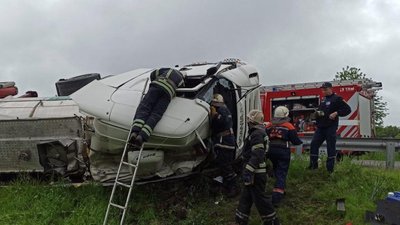 Біля Вінниці перекинулася вантажівка: водій травмувався Біля Вінниці перекинулася вантажівка: водій травмувався