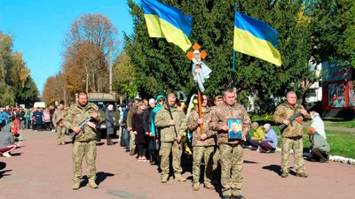 На Чернігівщині в останню путь провели двох воїнів На Чернігівщині в останню путь провели двох воїнів
