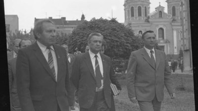 Письменник гуляє вулицями Бережан на Тернопільщині Письменник гуляє вулицями Бережан на Тернопільщині