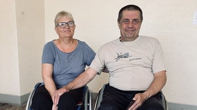 "Під час евакуації вокзал атакували ракетами". Історія подружжя з Донбасу, яке переїхало до Чернівців