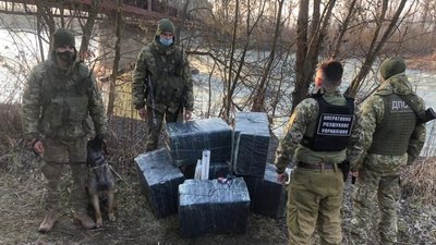 Контрабанду сигарет виявили прикордонники на кордоні з Румунією