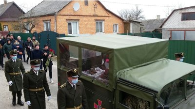 Обстріл біля Шумів: на Рівненщині прощаються із загиблим у зоні ООС військовим Обстріл біля Шумів: на Рівненщині прощаються із загиблим у зоні ООС військовим