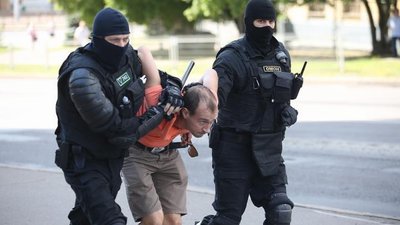 У Білорусі силовики розігнали мітинг на підтримку страйку на заводі, є затримані