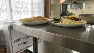 Оновлене меню після канікул: що кажуть про зміни працівники в луцьких школах Оновлене меню після канікул: що кажуть про зміни працівники в луцьких школах