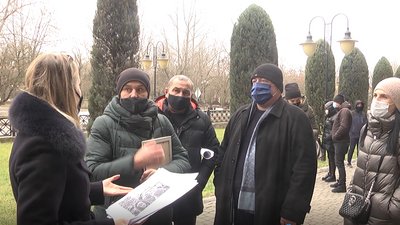 У Херсоні родичі та друзі вбитого рік тому каховчанина пікетували апеляційний суд У Херсоні родичі та друзі вбитого рік тому каховчанина пікетували апеляційний суд