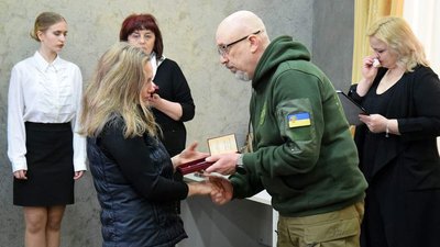 Міністр оборони Резніков посмертно нагородив військових Сумщини Міністр оборони Резніков посмертно нагородив військових Сумщини