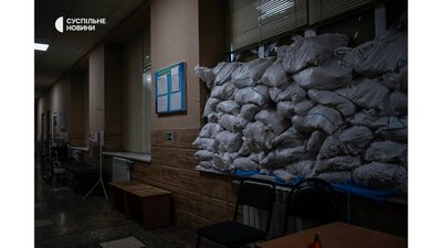 "Медикам нити не можна. В окопах ще гірше" — історії лікарів Донбасу
