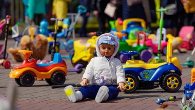 “Спустошені подвір’я”. На Дніпропетровщині провели акцію, присвячену загиблим у війні дітям “Спустошені подвір’я”. На Дніпропетровщині провели акцію, присвячену загиблим у війні дітям