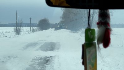 Пенсії під обстрілами: як на Чернігівщині працює пересувне відділення пошти на кордоні з Росією Пенсії під обстрілами: як на Чернігівщині працює пересувне відділення пошти на кордоні з Росією